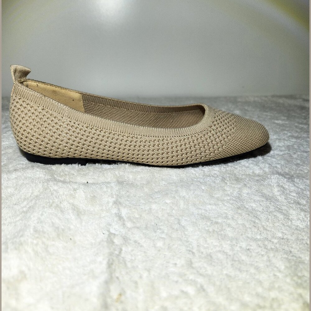 VENUS CELIA NWB 6B BEIGE WOVEN CANVAS FLATS BRAND NEW WITH BOX.